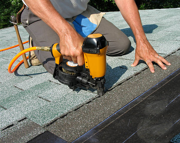 Roof Gutter Cleaning in Maywood Park, OR